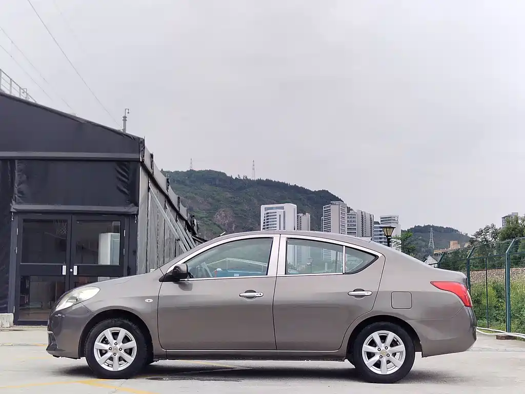 Nissan Sunny 2012 — фото 5