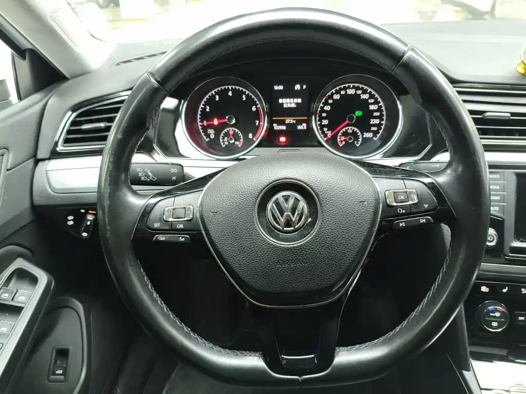 Volkswagen Lamando 2016 — фото 11