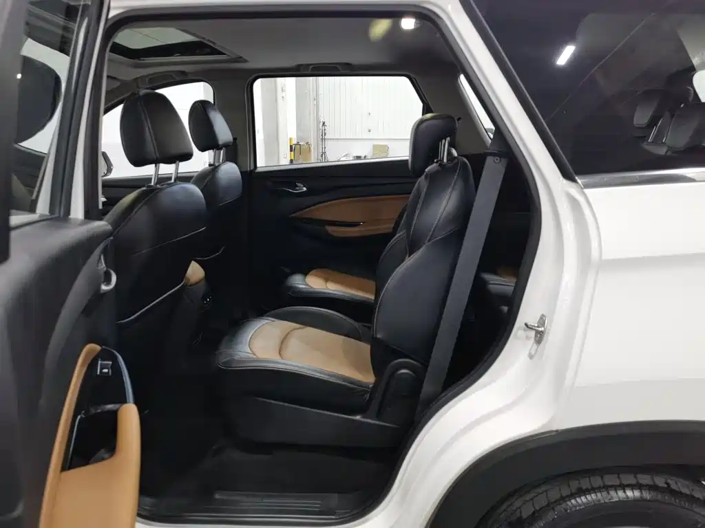 Wuling Hongguang S3 2018 — фото 15