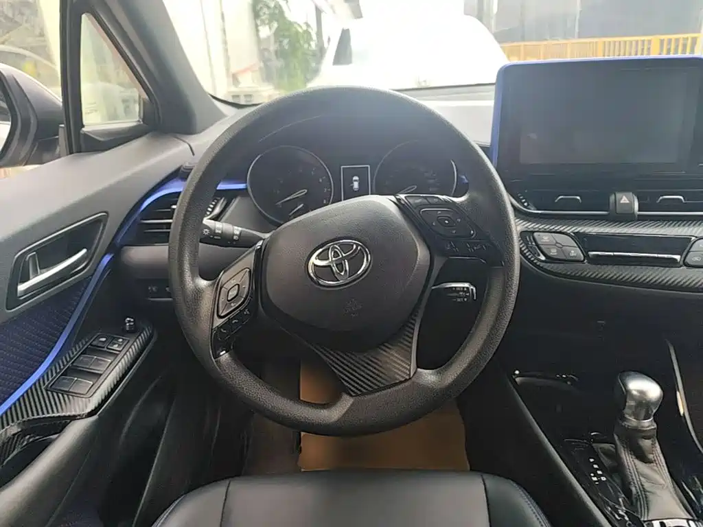 Toyota C-HR 2021 — фото 11