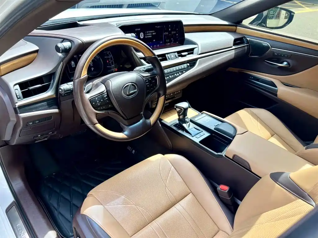 Lexus ES 2019 — фото 10