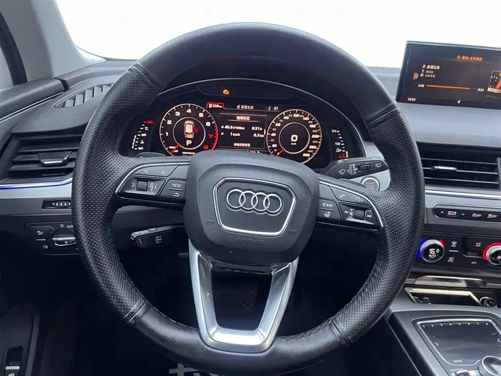 Audi Q7 2019 — фото 22