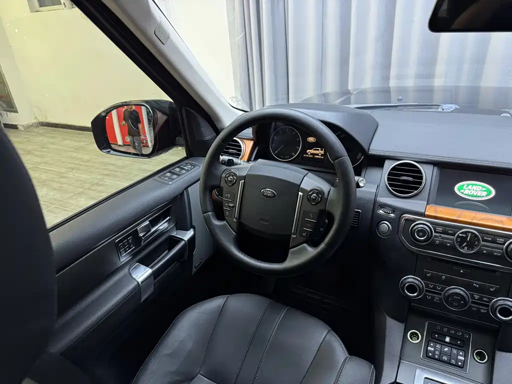 Land Rover Discovery 2016 — фото 9