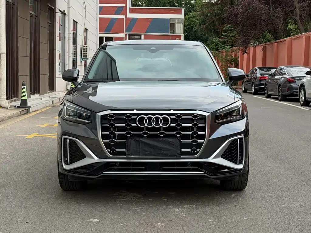 Audi Q2L 2023