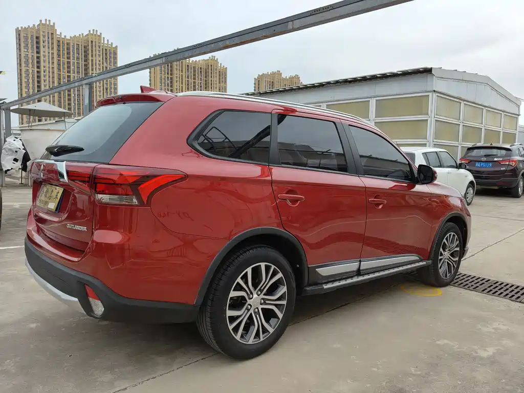 Mitsubishi Outlander 2018 — фото 6