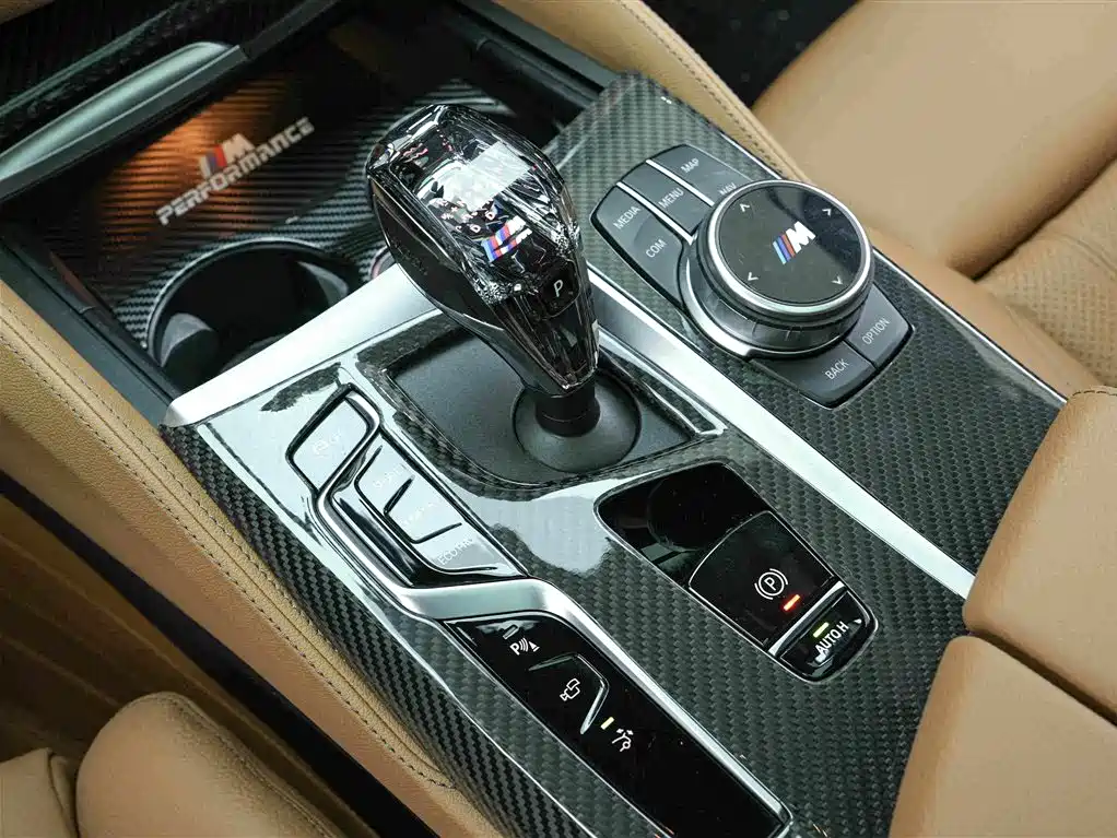 BMW 6 Series GT 2024 — фото 10