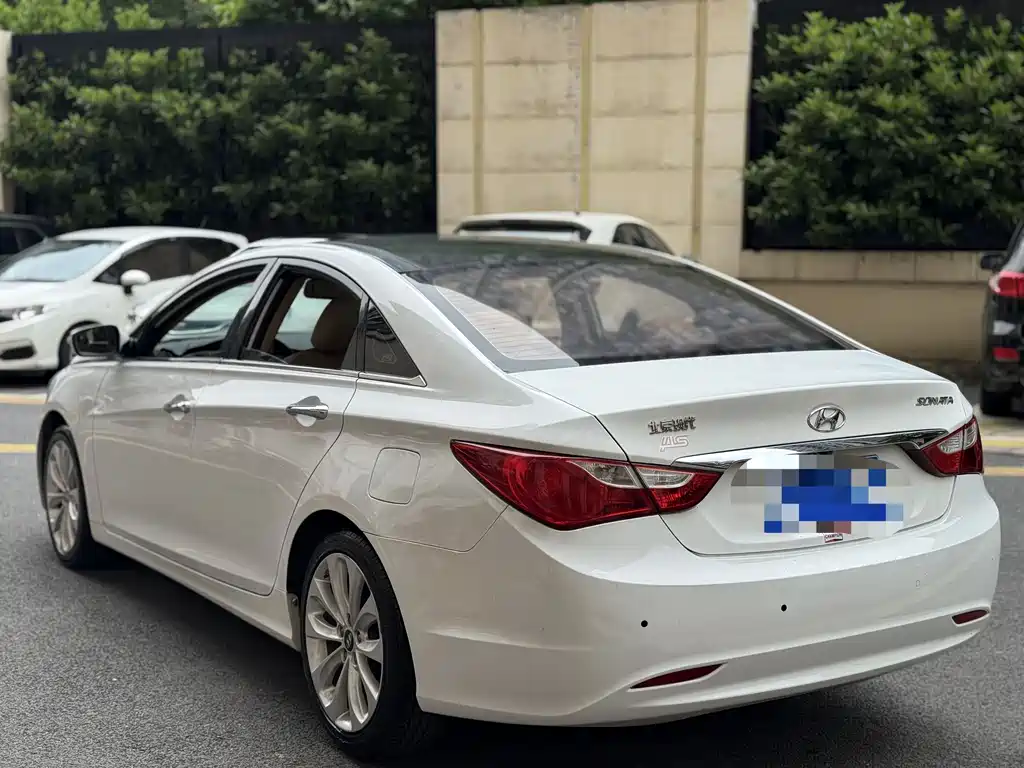 Hyundai Sonata 2011 — фото 2