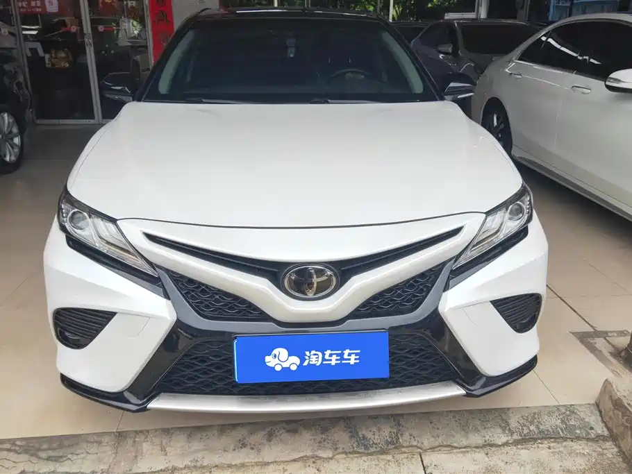 Toyota Camry 2020 — фото 2