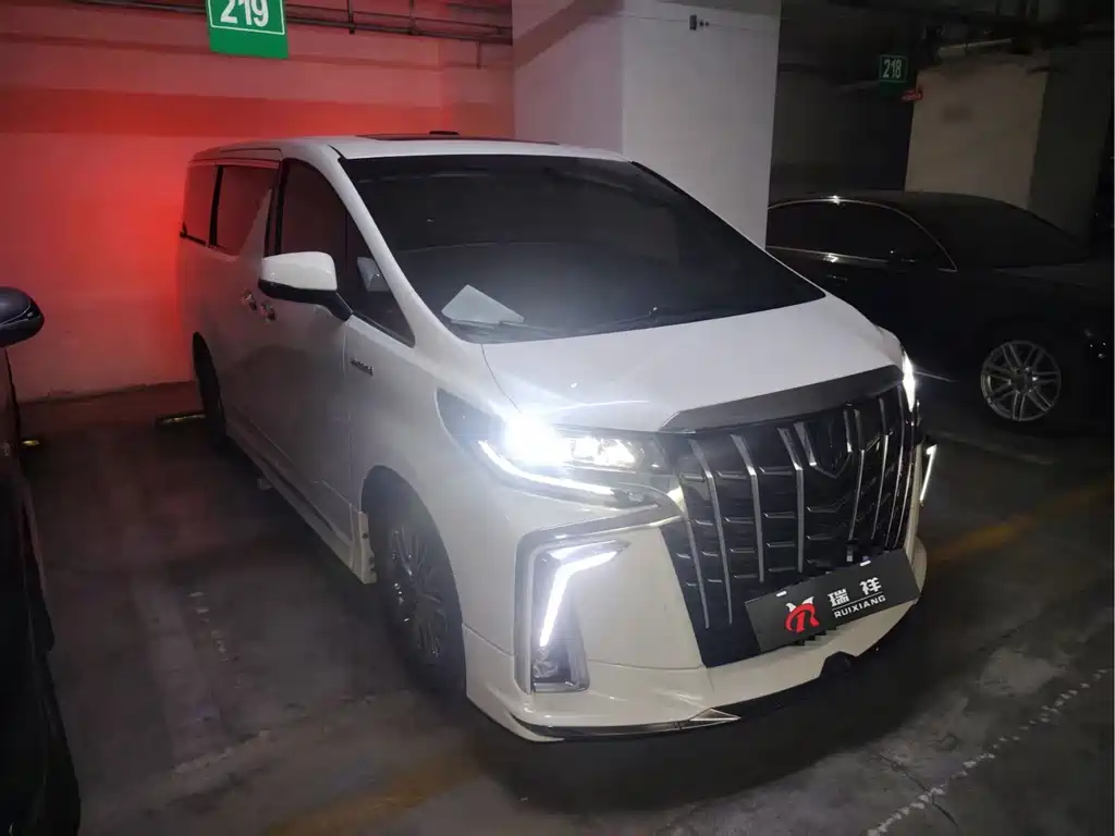 Toyota Alphard 2021 — фото 1
