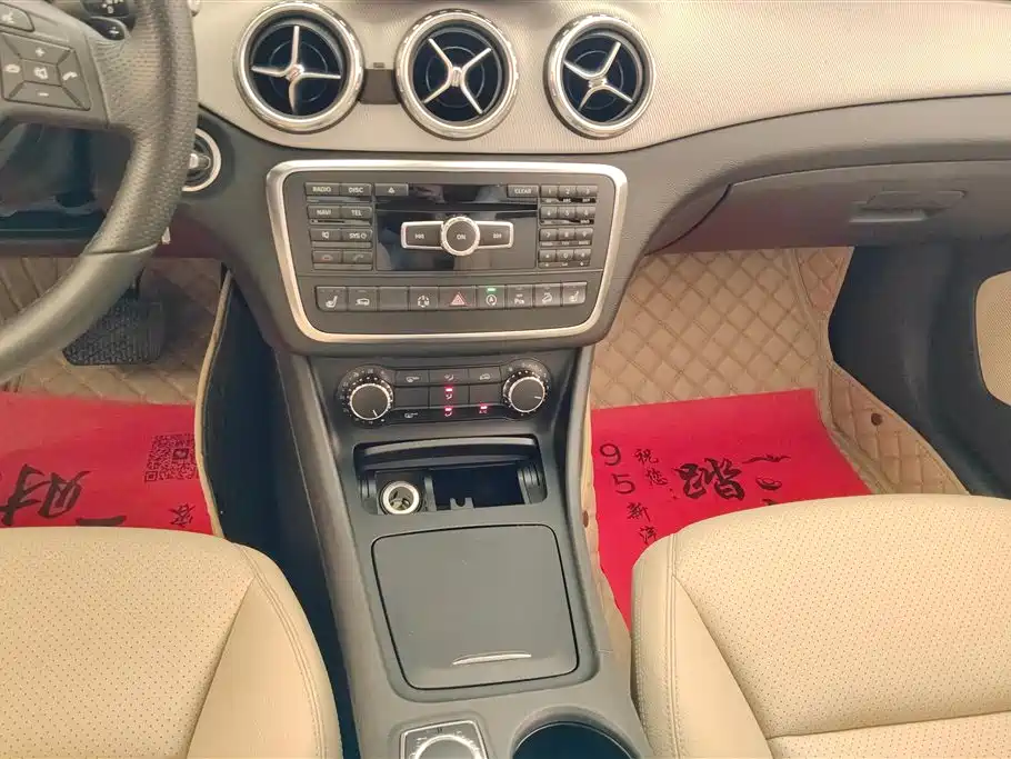 Mercedes-Benz GLA 2015 — фото 16