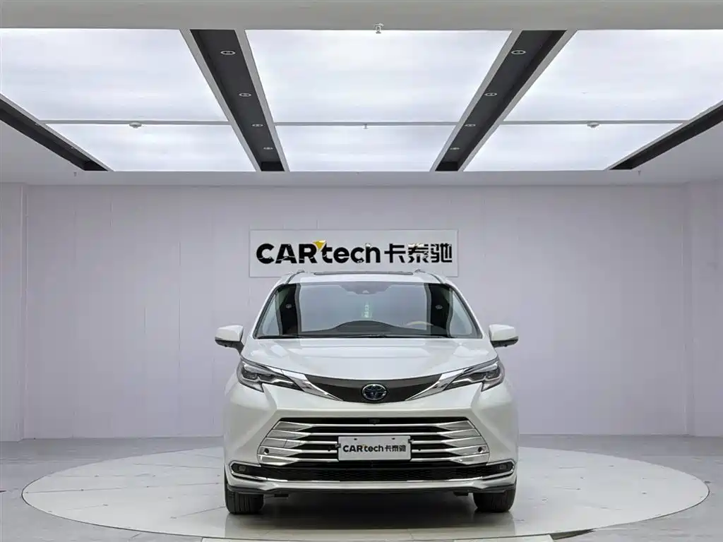 Toyota Sienna 2023 — фото 8