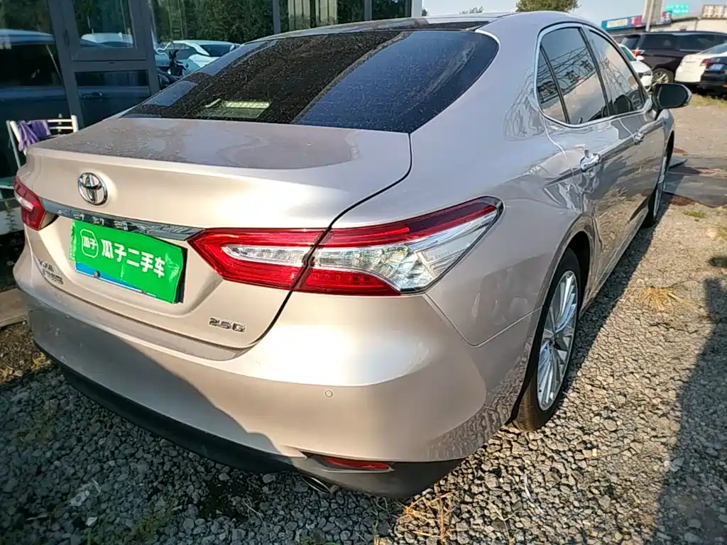 Toyota Camry 2019 — фото 8