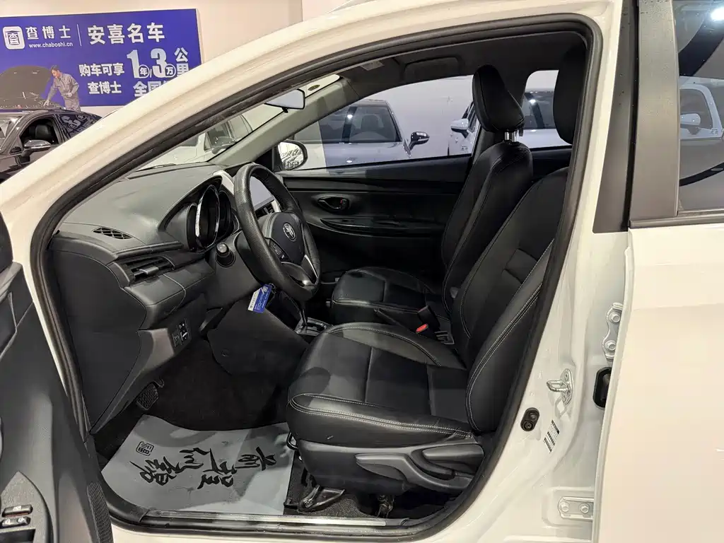 Toyota Yaris L 2022 — фото 8