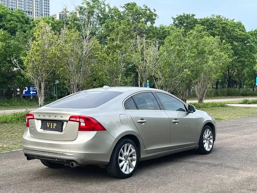Volvo S60 2015 — фото 9