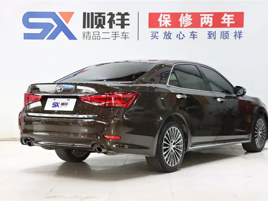 Toyota Crown 2018 — фото 4