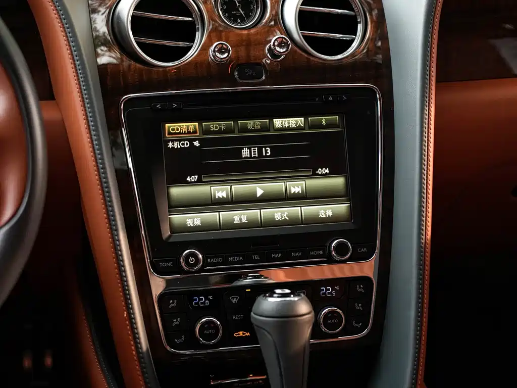 Bentley Flying Spur 2018 — фото 18
