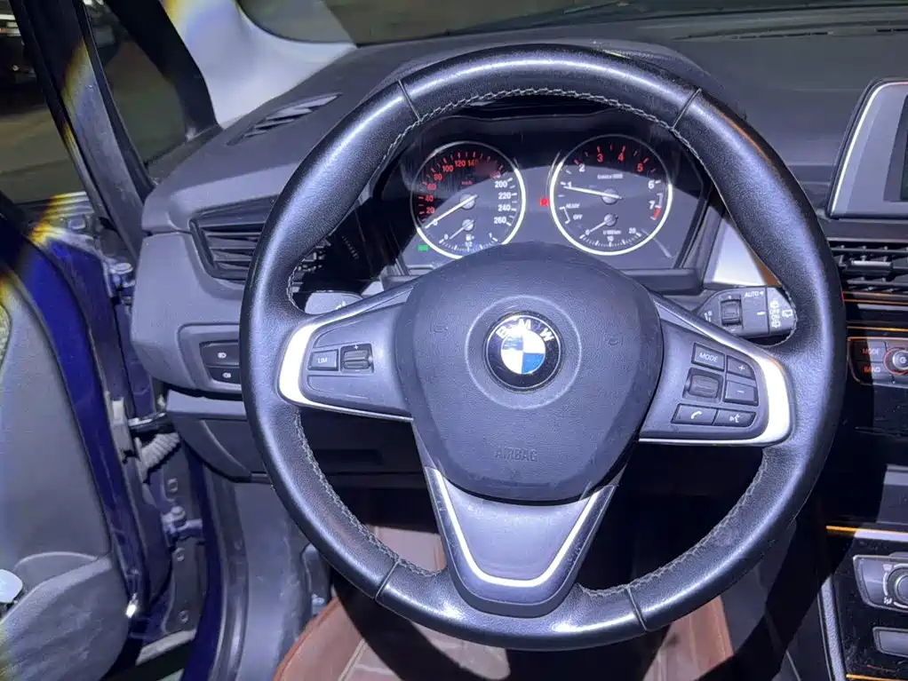 BMW 2 Series Active Tourer 2017 — фото 18