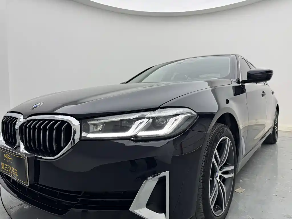 BMW 5 Series 2021 — фото 26
