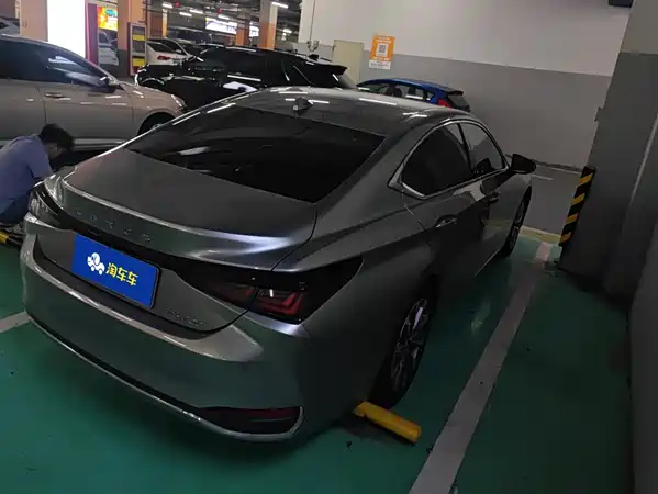 Lexus ES 2025
