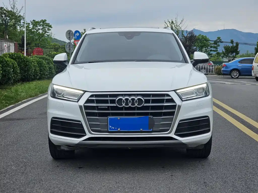 Audi Q5L 2020 — фото 2