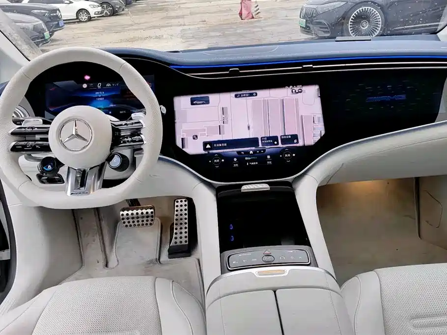 Mercedes-Benz EQE AMG 2024 — фото 6