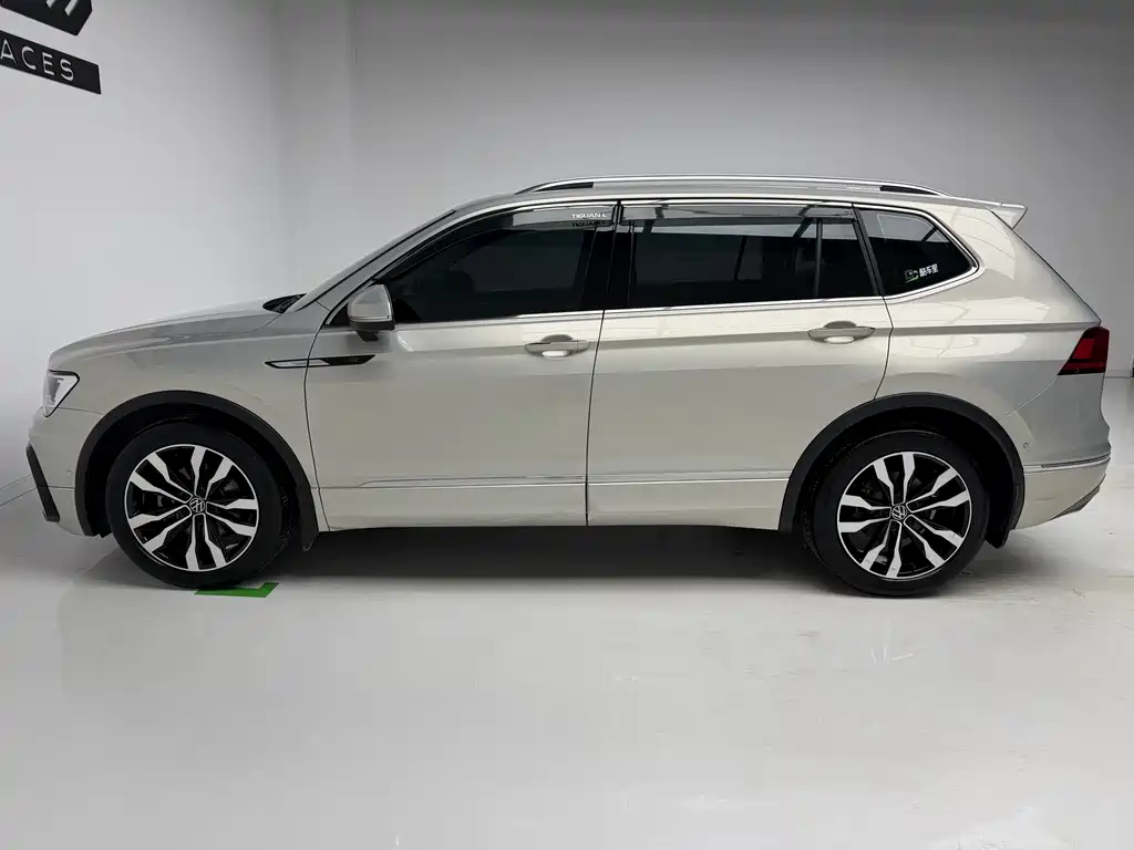 Volkswagen Tiguan L 2021 — фото 9