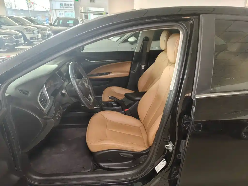 Buick Excelle 2018 — фото 14