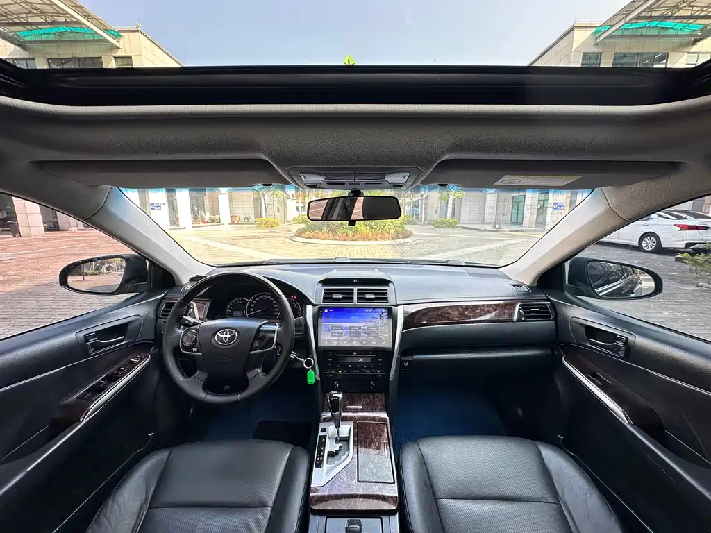 Toyota Camry 2016 — фото 6