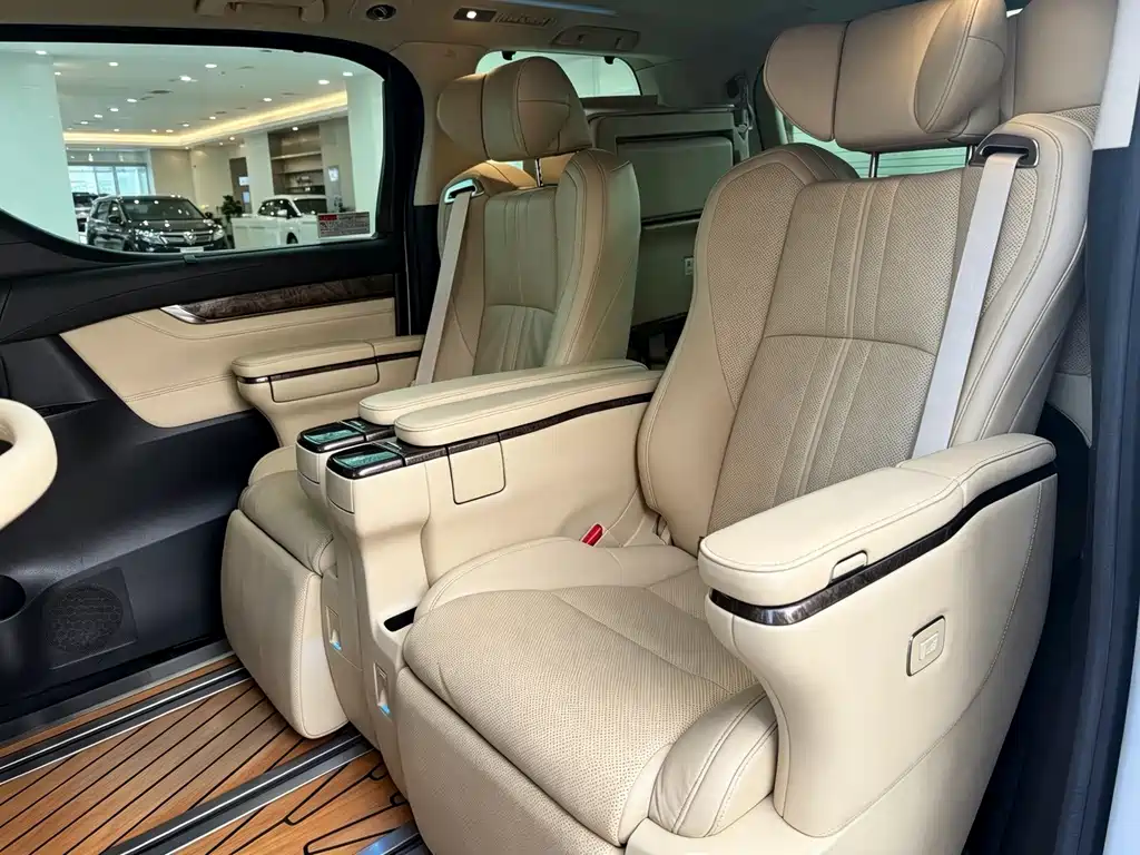 Toyota Alphard 2020 — фото 9