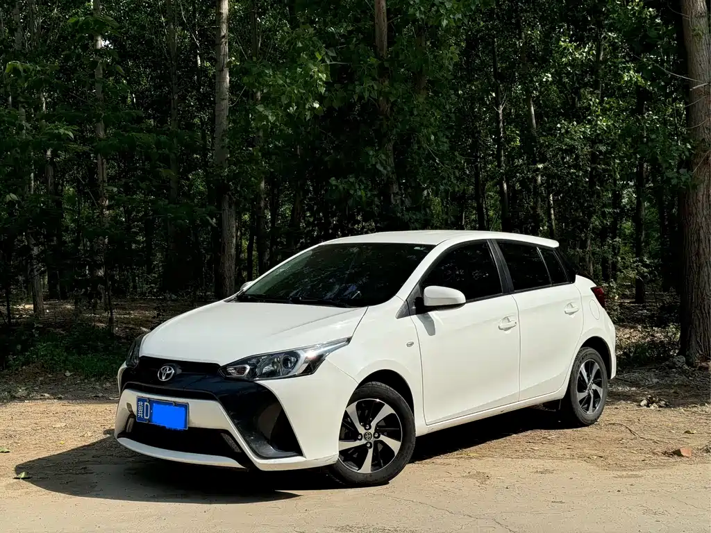 Toyota Yaris L 2020 — фото 1