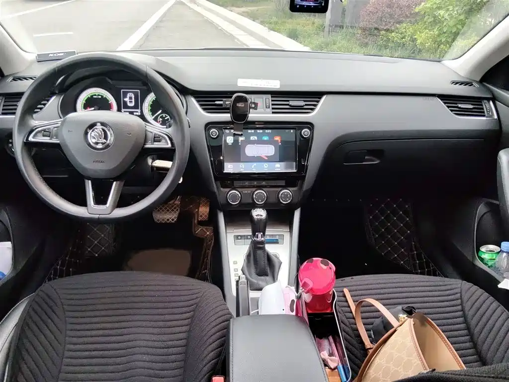 Skoda Octavia 2018 — фото 22
