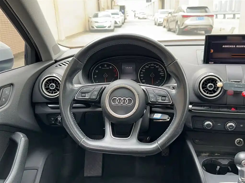 Audi A3 2018 — фото 7