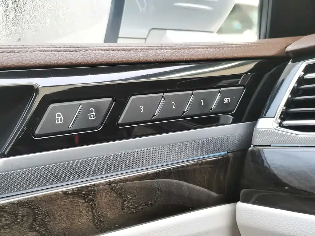 Volkswagen Phideon 2017 — фото 20