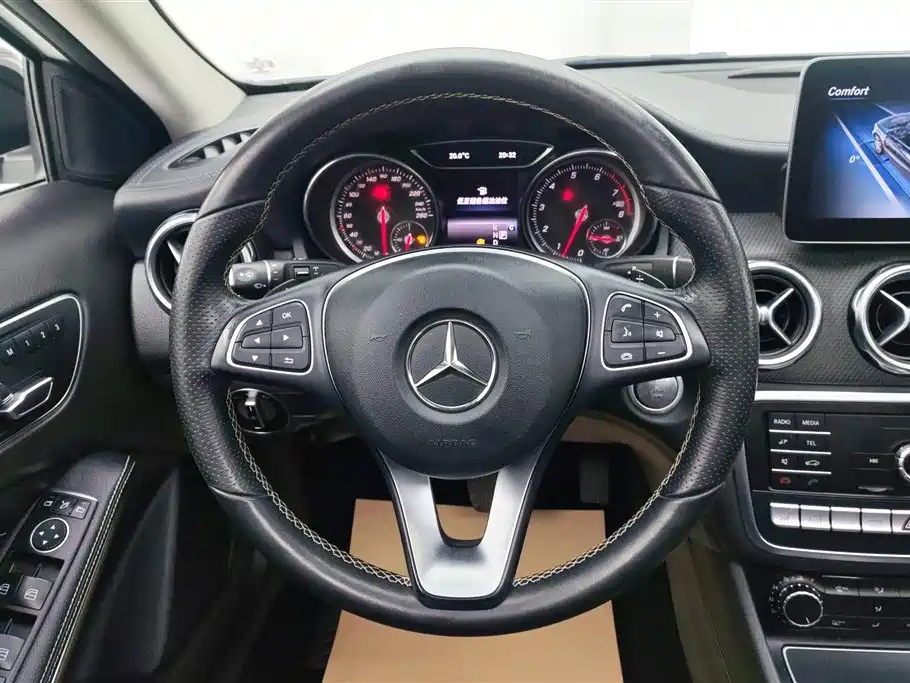 Mercedes-Benz GLA 2018 — фото 15
