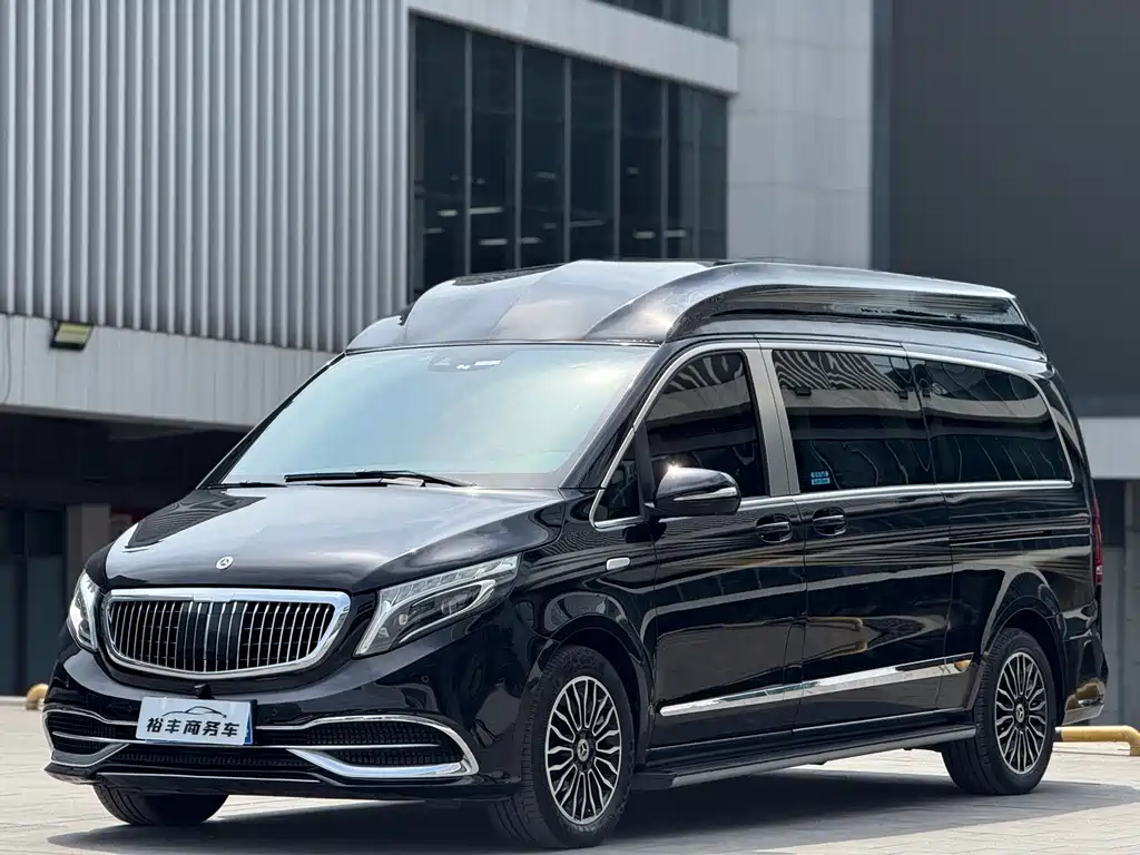 Mercedes-Benz V-Class 2023 — фото 1
