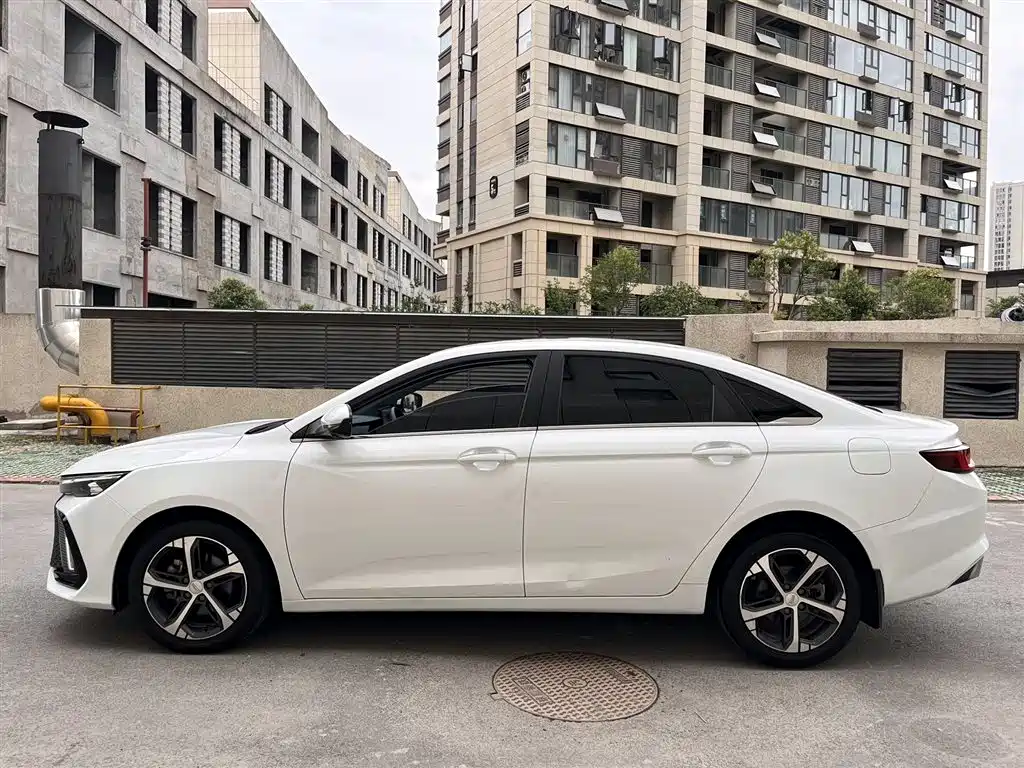 Geely Emgrand L 2022 — фото 10