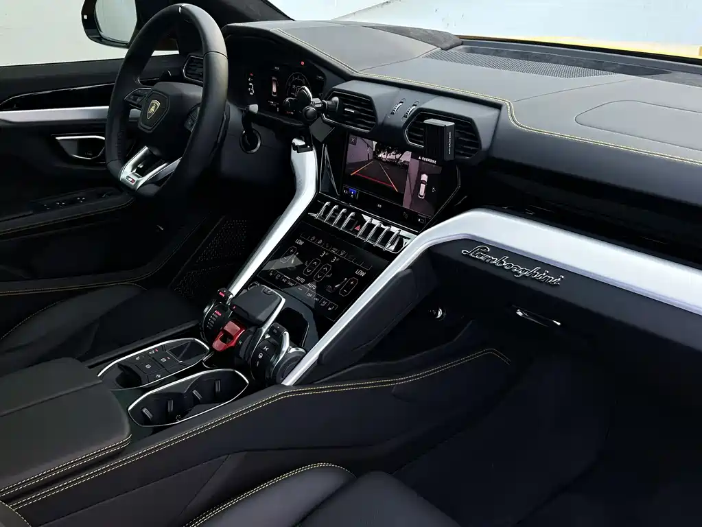 Lamborghini Urus 2024 — фото 9