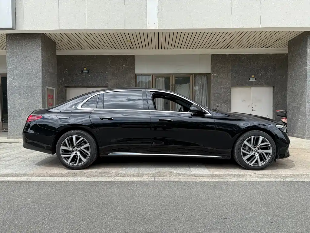 Mercedes-Benz E-Class 2024