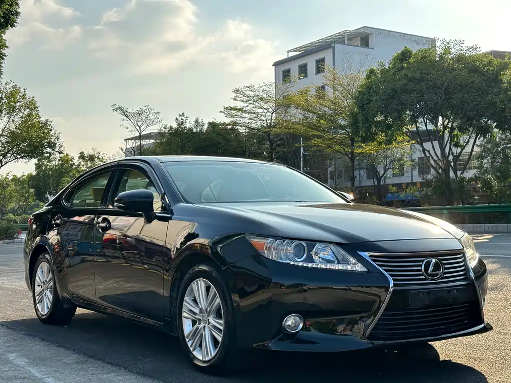 Lexus ES 2014 — фото 3