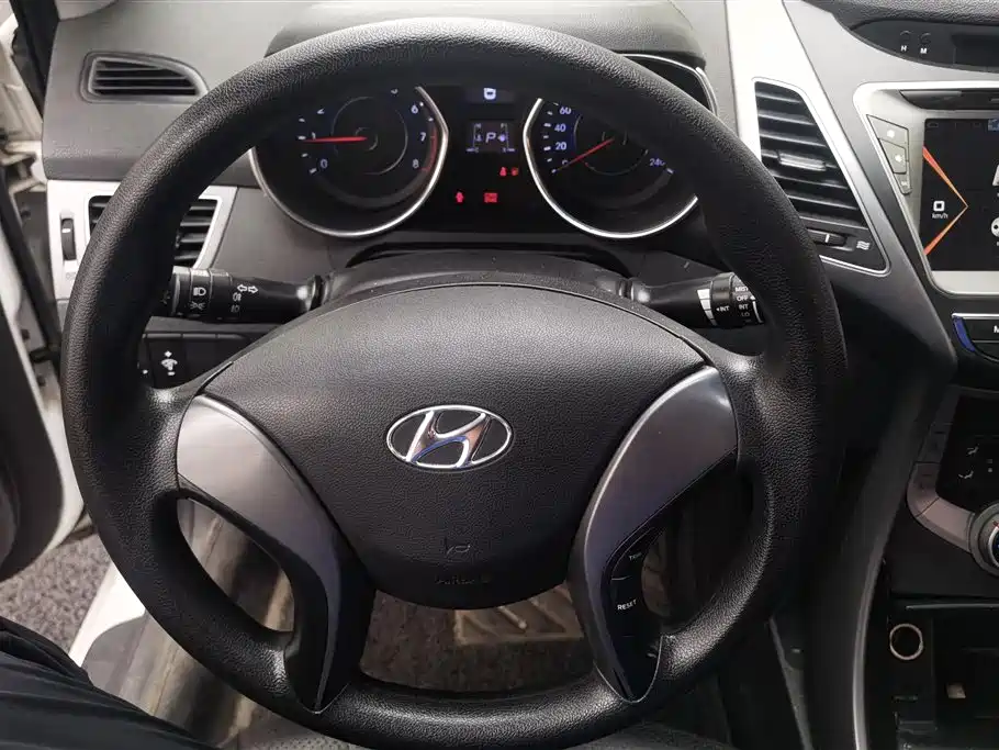 Hyundai Elantra Langdong 2015 — фото 15
