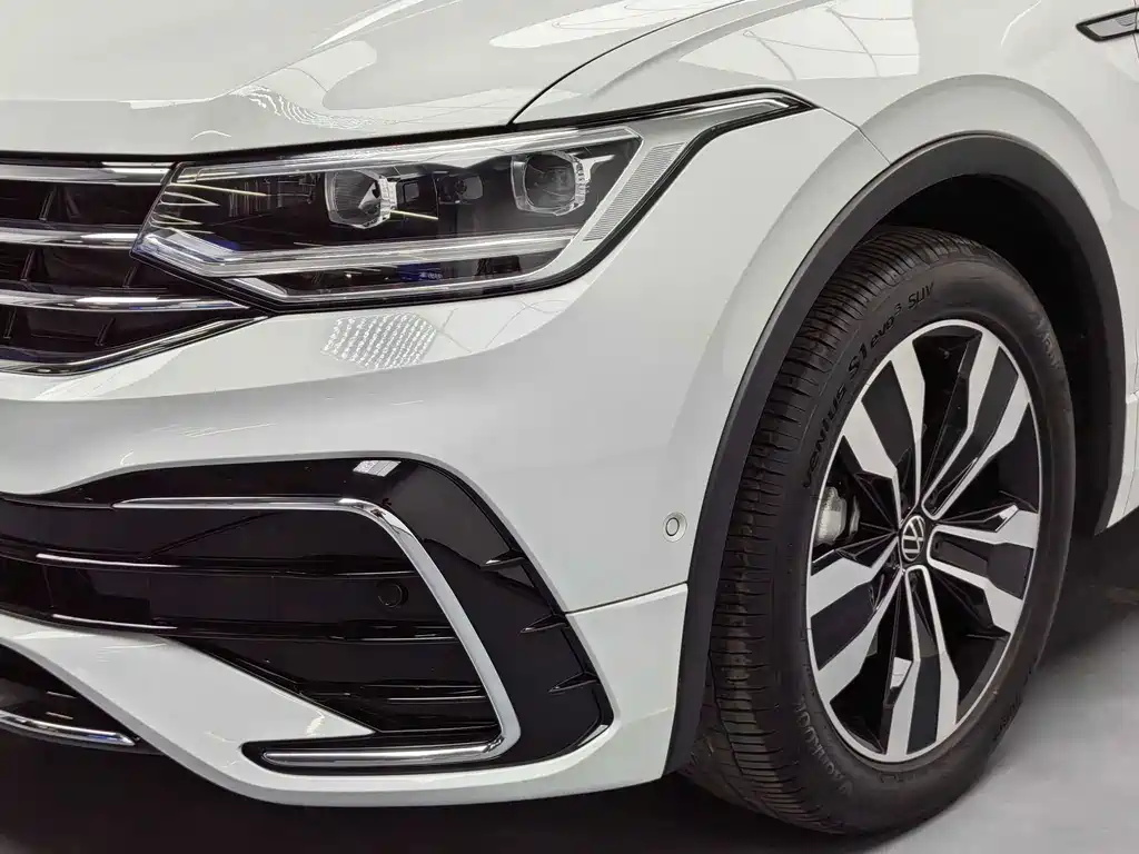 Volkswagen Tiguan L 2023 — фото 4