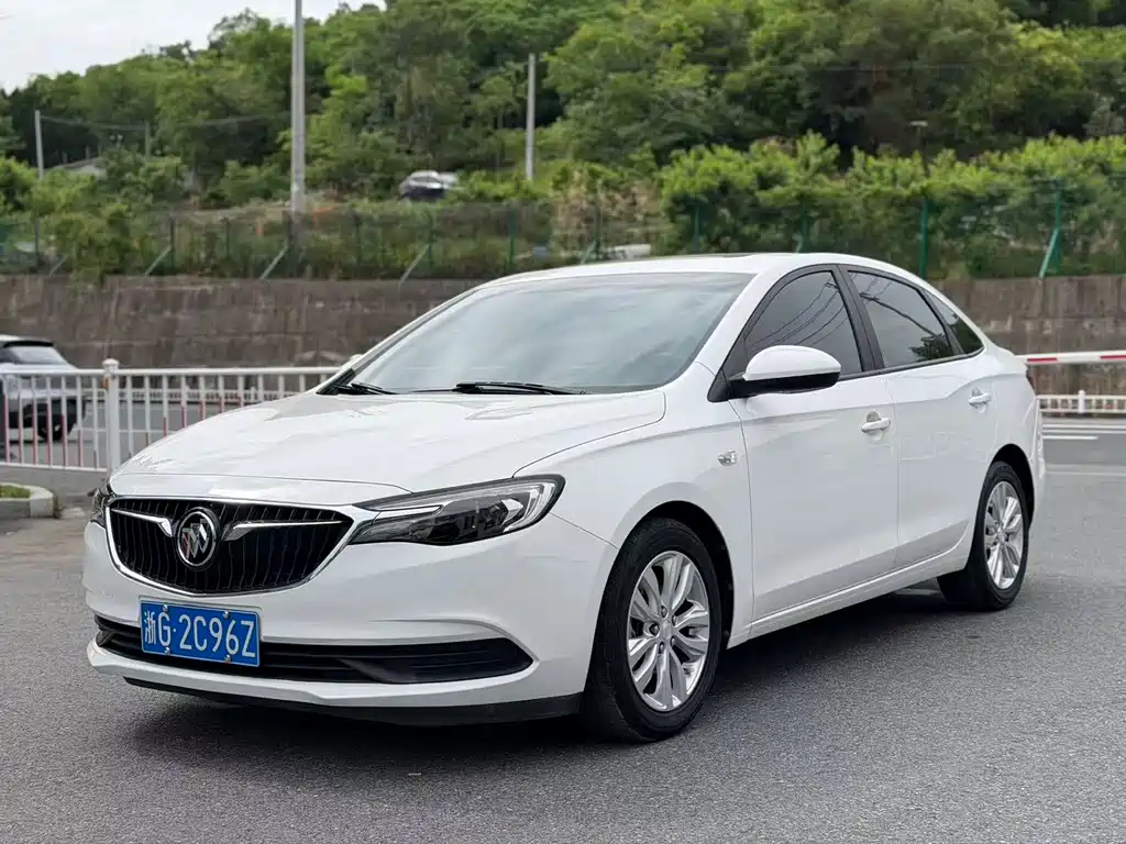 Buick Excelle 2022 — фото 1