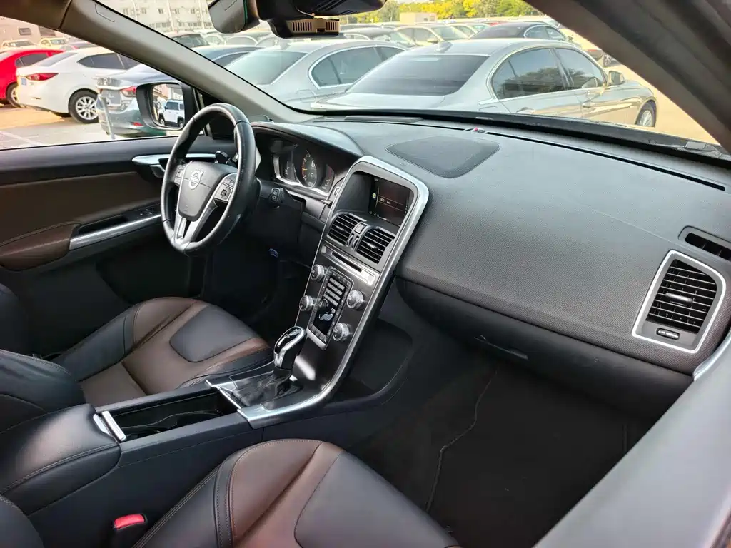 Volvo XC60 2015 — фото 14