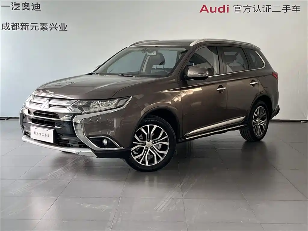 Mitsubishi Outlander 2017 — фото 1