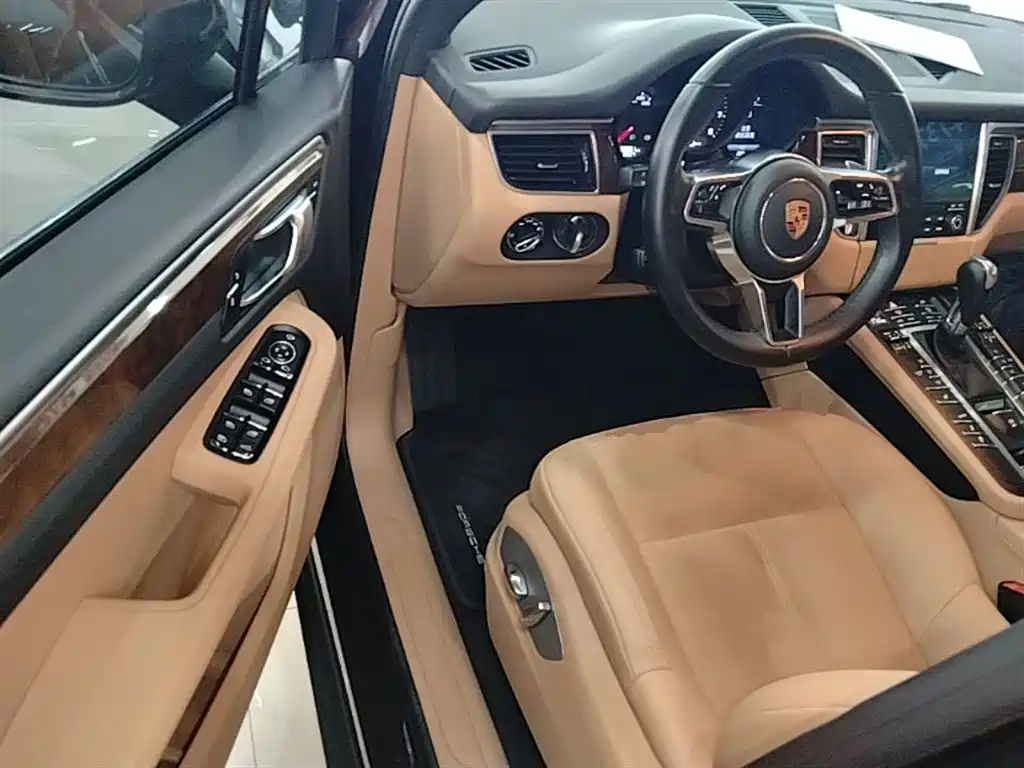 Porsche Macan 2018 — фото 16