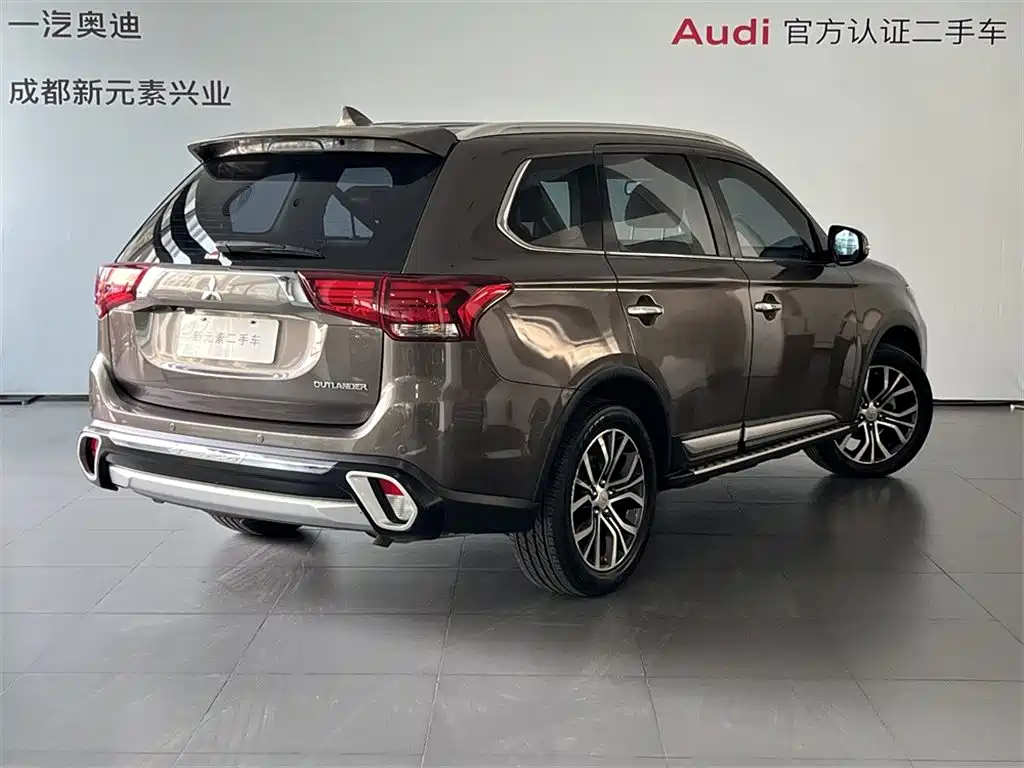 Mitsubishi Outlander 2017 — фото 4