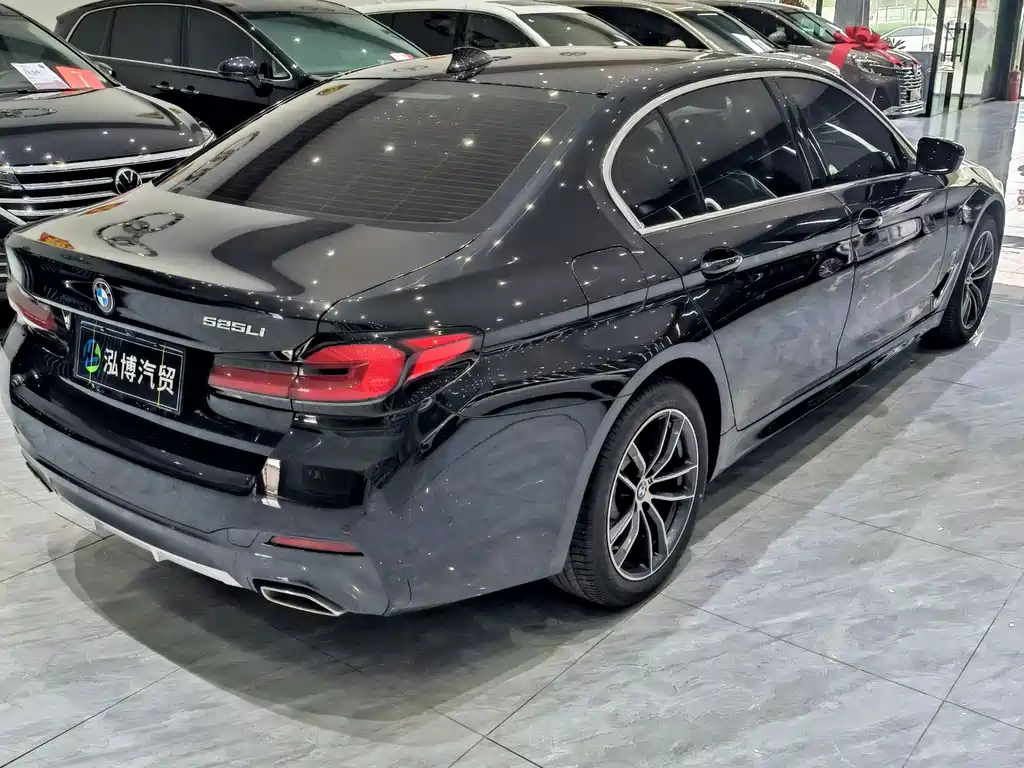 BMW 5 Series 2023 — фото 11
