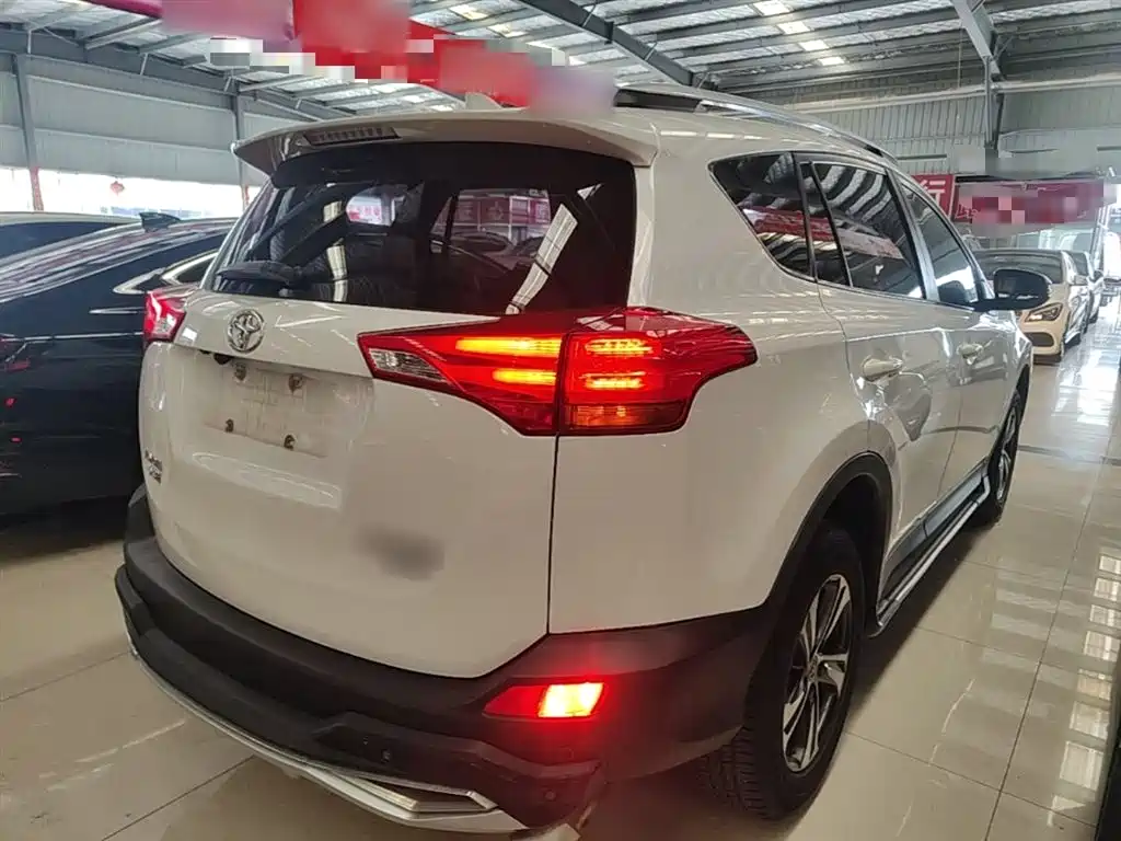 Toyota RAV4 2016 — фото 7