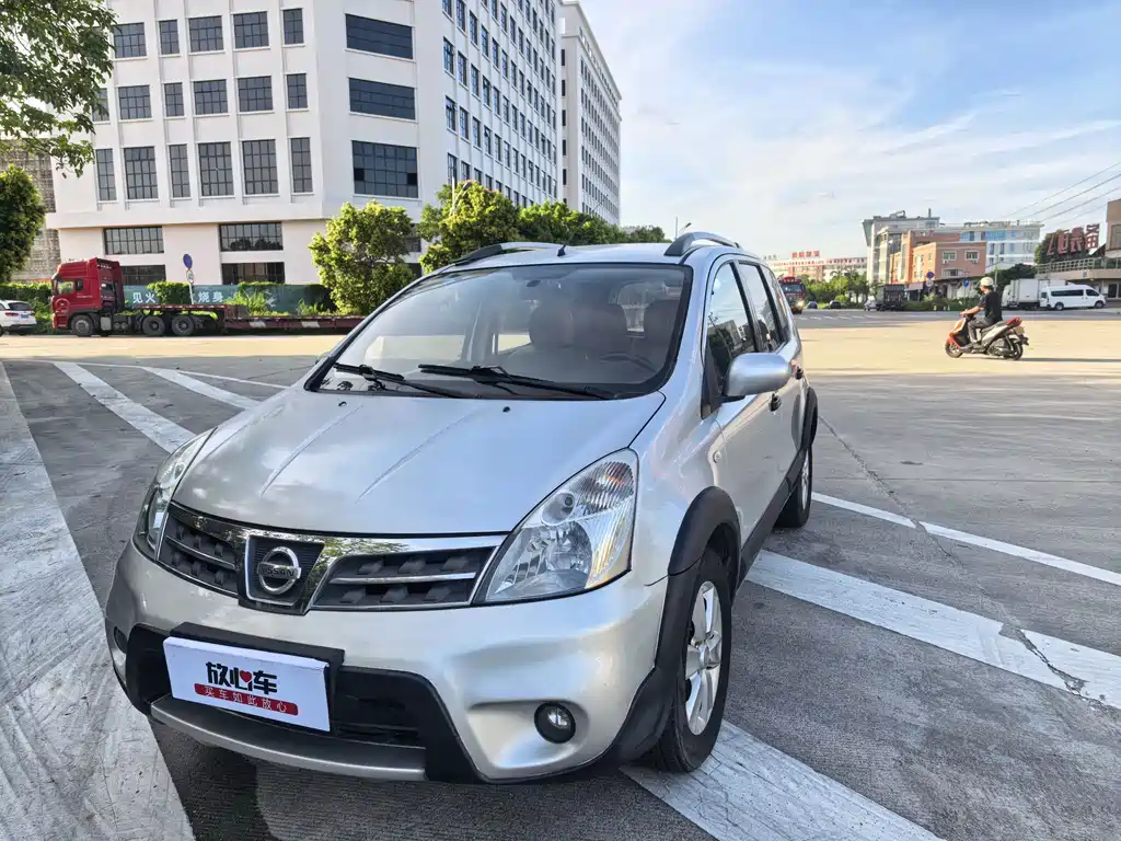 Nissan Livina 2010