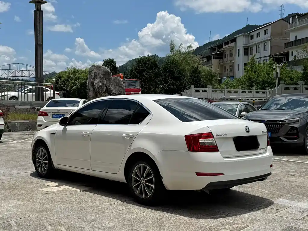 Skoda Octavia 2016 — фото 9